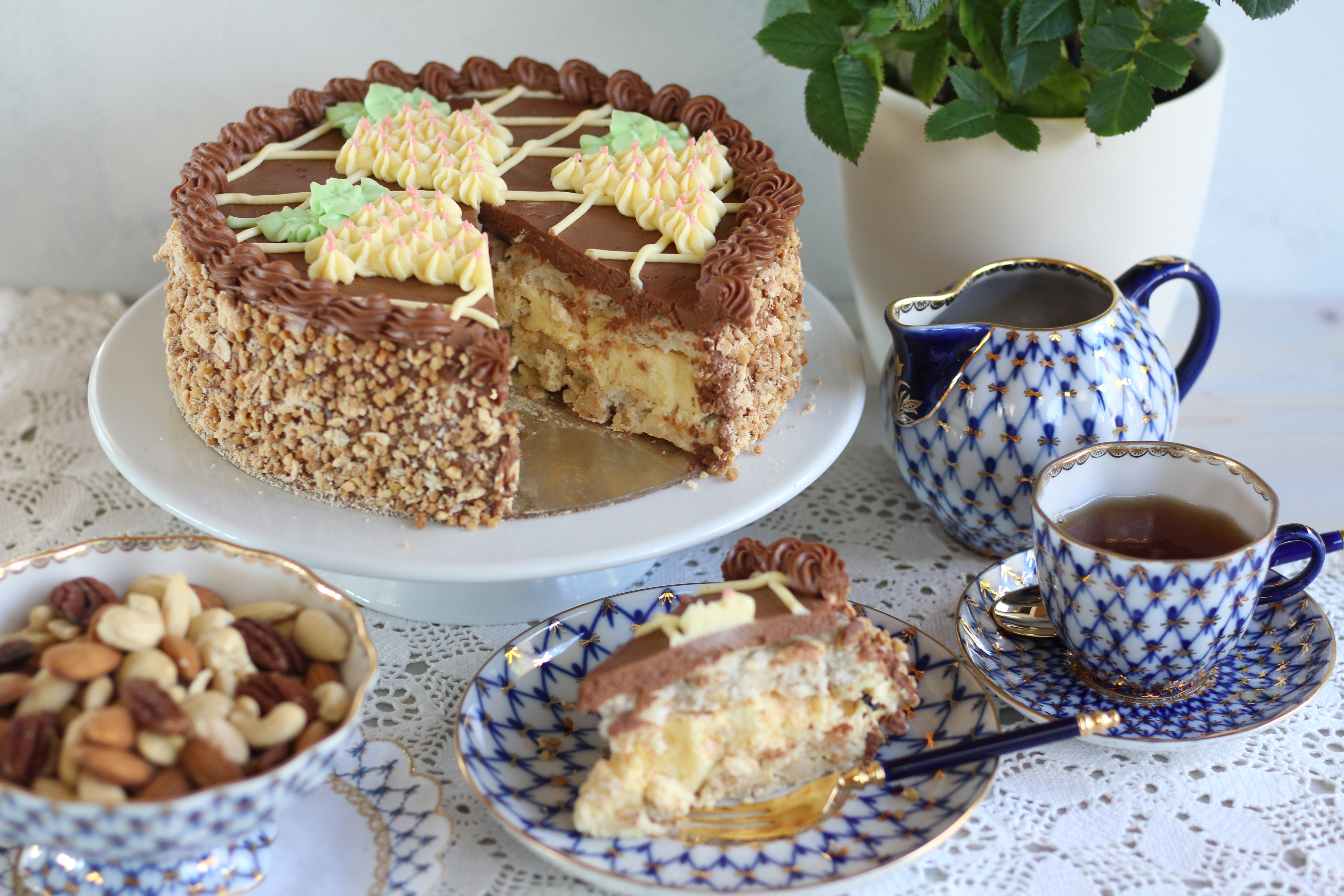 Der ukrainische Torten-Klassiker: Kiewer Torte! Unfassbar lecker, knusprig und cremig zugleich! Rezept und Video von Sugarprincess