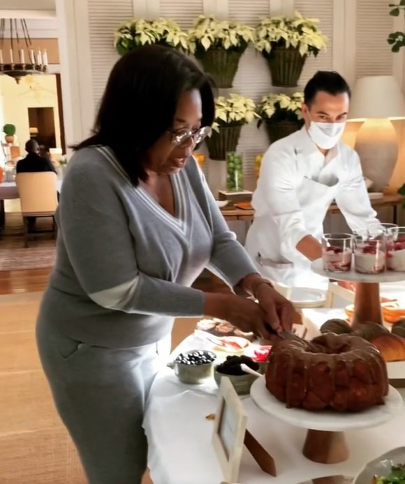 Maskless COVID Cultist Oprah Winfrey and Family Celebrate Christmas Feast In Mansion Alongside Masked Servants