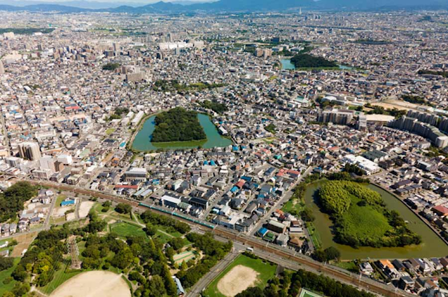 Immagini satellitari rivelano tombe giapponesi Kofun tutte allineate al Sol Levante