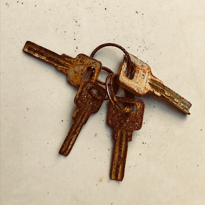old and rusted keys