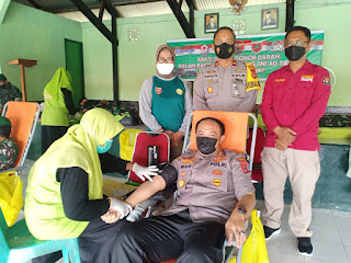 Kapolres Sinjai Pimpin Anggotanya Ikut Berpartisipasi  Donor Darah dalam Rangka Hari Juang TNI-AD Tahun 2021.