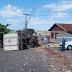 Caminhão sem freios atinge casa e postes em Apucarana