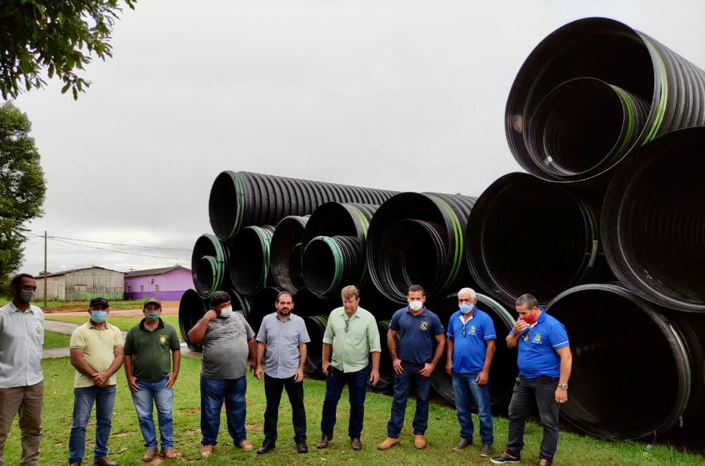 Deputado Laerte Gomes entrega tubos para substituição de pontes em linhas do Vale do Anari