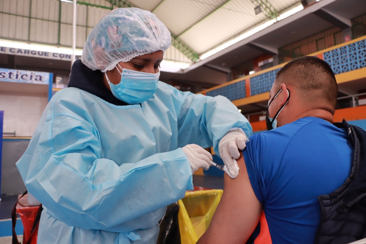 Vacunación tercera dosis en Trujillo