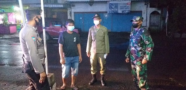 Patroli malam petugas gabungan Bendosari, tegakkan PPKM level 3 himbau warga dukung percepatan penanggulangan covid 19 