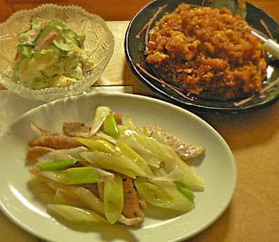 挽肉とトマトの炒め物　豚肉とネギ炒め　ポテトサラダ