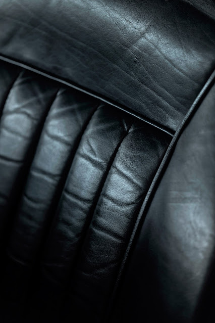 1963 – 1965 Aston Martin DB5 (8) front seats leather.