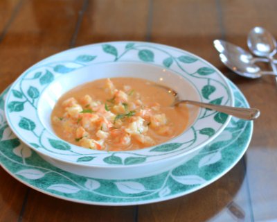 Quick 'n' Easy Shrimp Bisque ♥ KitchenParade.com, part bisque, part chowder, all delicious.