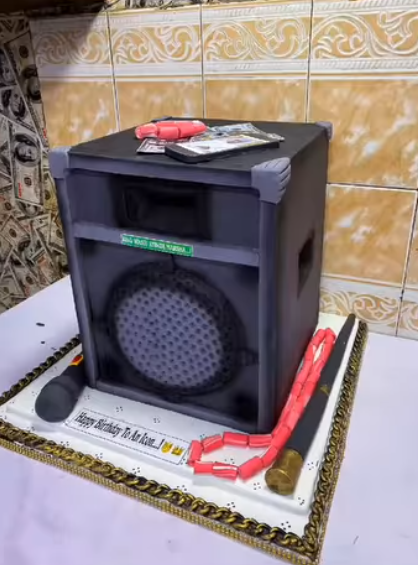 See Mercy Aigbe cake to King Wasiu Ayinde Marshall