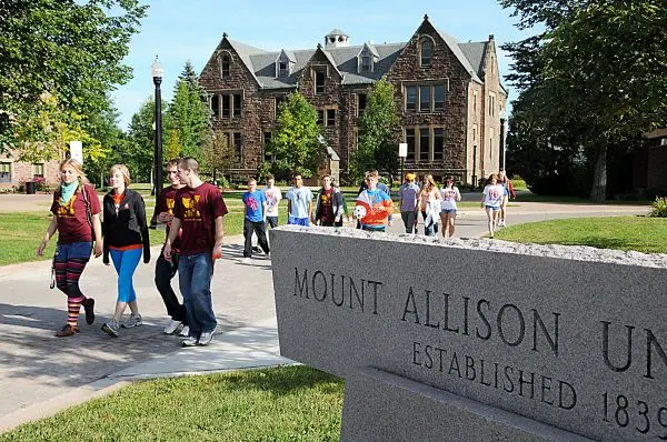 منح جامعة ماونت أليسون Mount A الممولة للدراسة في كندا 2025/2024