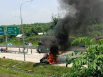 Mobil Toyota Vios Hangus Terbakar di Tol Semarang-Batang, Diduga Korsleting Mesin