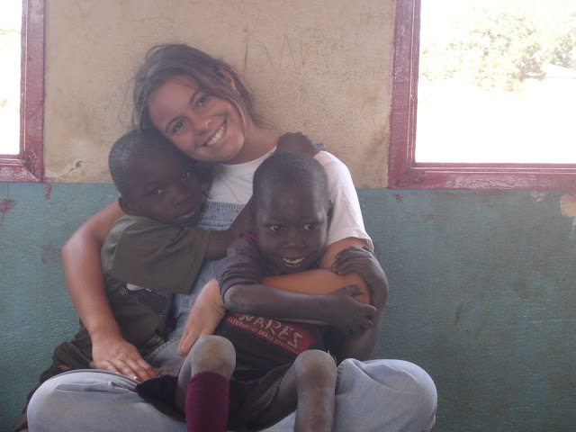 em moçambique com dois miudos. ficaram como os deixei. não sei se mudou alguma coisa neles, mudou muito em mim