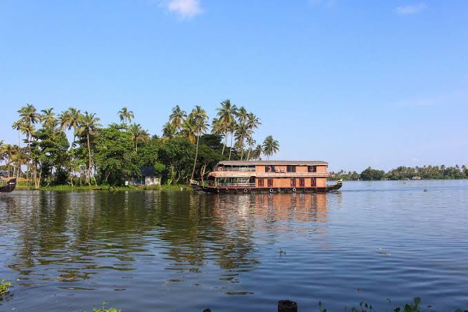 Houseboating in kerala