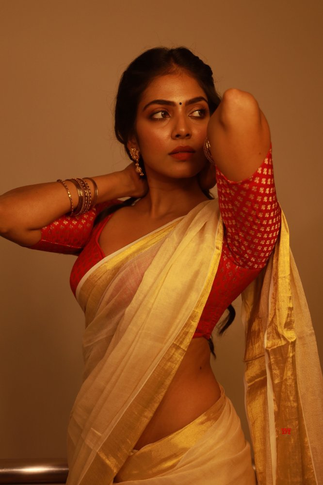 Actress Malavika Mohanan Latest HD stills