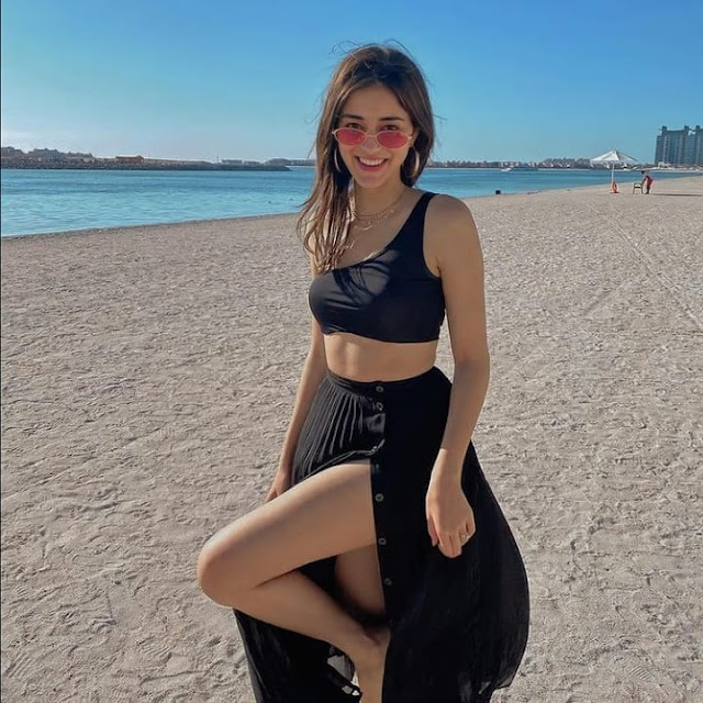 Ananya Pandey looking beautiful in black dress on beach