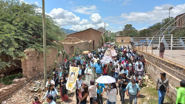 In Lateinamerika ist eine Prozession bei einem Kirchenfest obligatorisch.