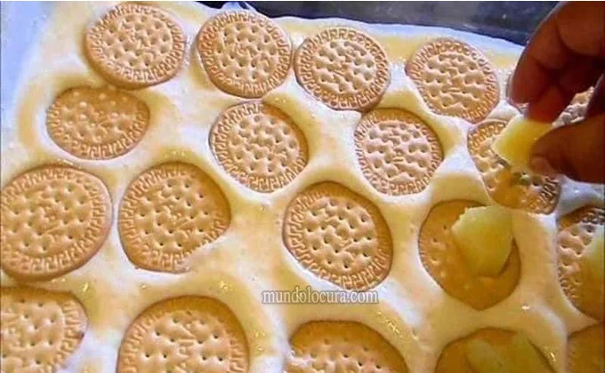 Receta de Carlota de limón con galletas marías