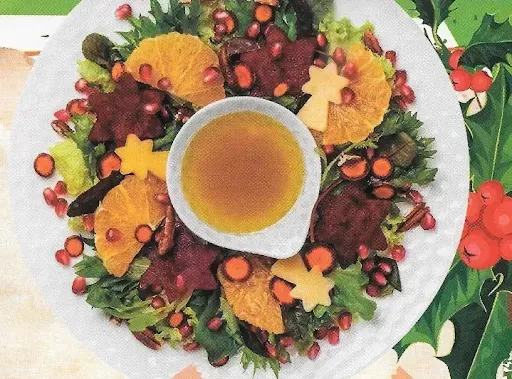 Insalata natalizia con agrumi e verdure in pinzimonio