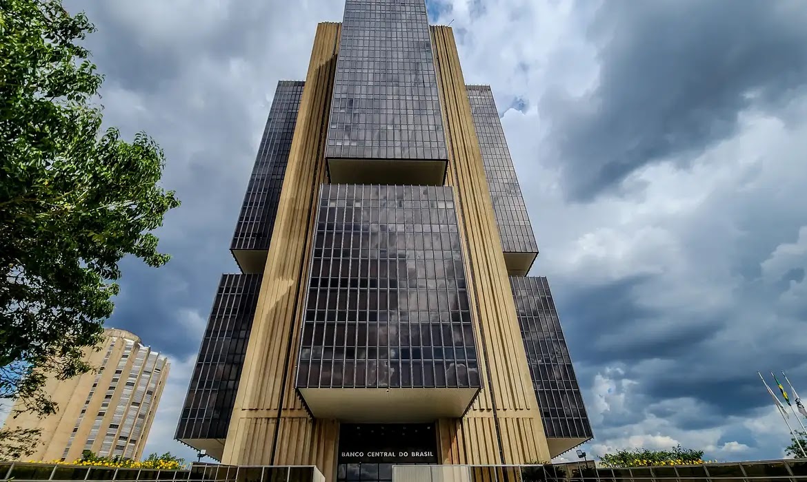          PF investigará ataque hacker a empresa que atende bancos      