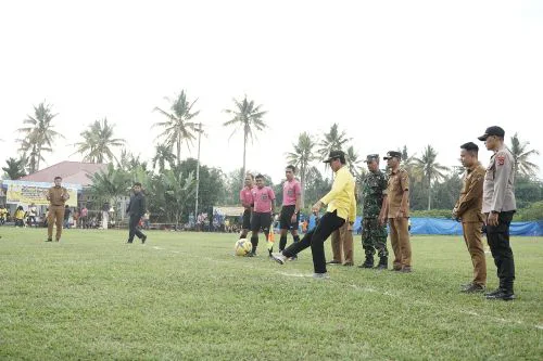 Tendangan Pertama oleh Bupati, 16 Kesebelasan Sumbar-Riau Perebutkan Piala Gaspi Cup 2023