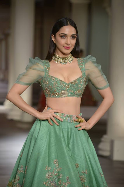 Actress Kiara Advani Hot Cleavage Pictures in Sexy Dress