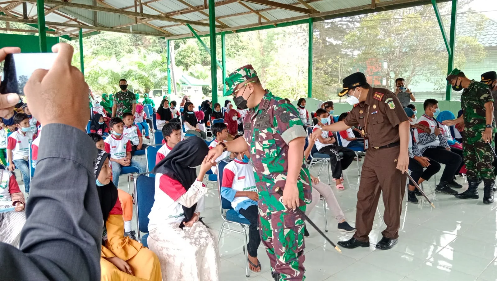 166 Anak Yatim Mendapat Santunan di Hari Gembira Anak Bersama Kodam IM di Makodim 0115/Simeulue