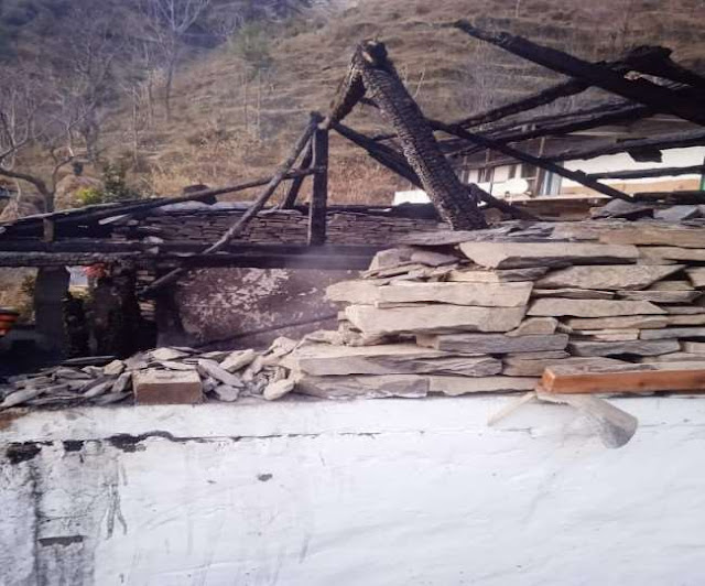 kangra-six-room-two-and-a-half-storey-house-burnt-in-ani-three-families-homeless