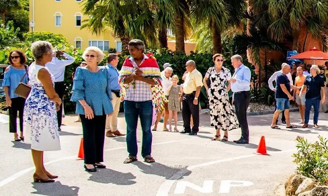 Princess Beatrix visited the sculpture garden of the Blauwbaai resort (Blue Bay) in Willemstad on Curacao