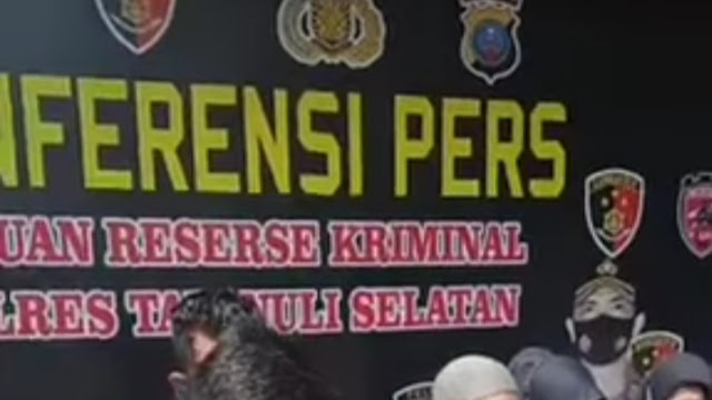 Konferensi Pers Polres Tapsel terkait Penganiayaan Anak oleh Ayah Kandung dan Ibu Tiri 