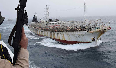 Pesqueiro chinês pego pescando em Zona Econômica Exclusiva argentina