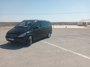 8 seater Mercedes car for touring Gobustan.