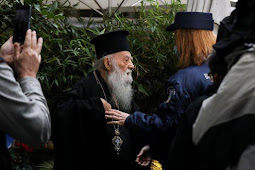  Imam Gereja Ortodoks Yunani Teriaki Paus Fransiskus Saat di Athena