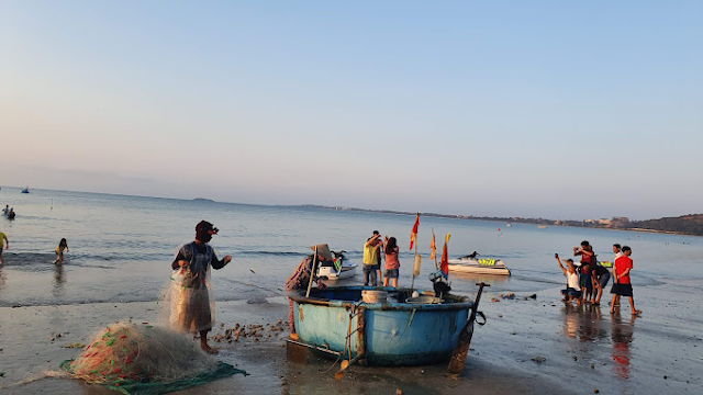 Hòn Rơm 1 và Hòn Rơm 2, Mũi Né, Phan Thiết, Bình Thuận.