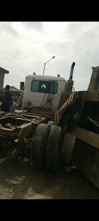 Fallen Truck: LASTMA Recover Body of a Trapped Cart Pusher at Dopemu Lagos 