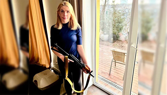 Ukrainians are leaning to use Kalashnikov to defend Ukraine: eAskme