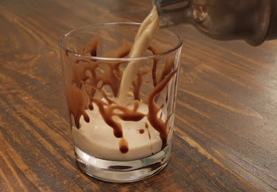 How to make Mudslide with Kahlua