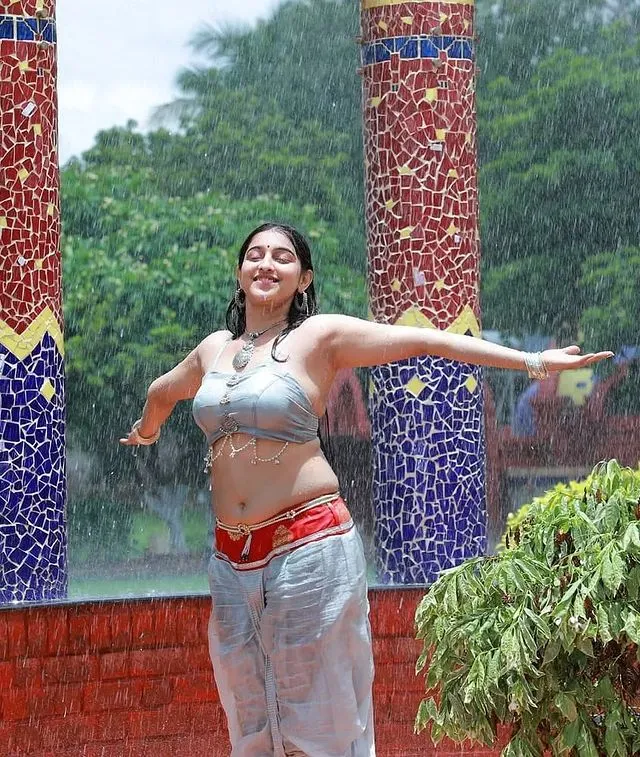 Indian Actress Mouryani Hot and Sexy Nevel show | Mouryani Hot and sexy photoshoot