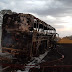 MARINGÁ Ônibus de linha pega fogo na BR-376 e interdita rodovia