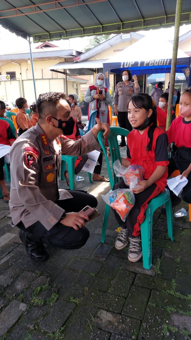 KAPOLRESTA DELI SERDANG KOMBES POL IRSAN SINUHAJI,SIK,MH TINJAU GERAI VAKSIN DI POLSEK TANJUNG MORAWA