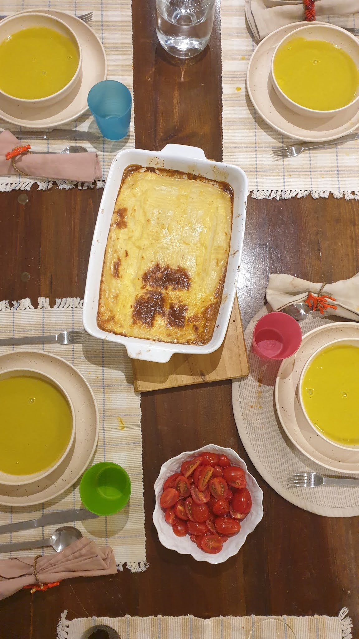 Empadão de Bacalhau com Puré de Batata e Couve Flor e Cebolada de Pimentos