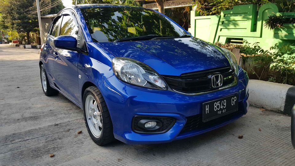 Honda Brio Satya type E  Tahun 2017 M/T Warna biru metalic