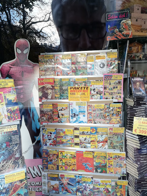 Escaparate librería anticuaria de comics en Viena