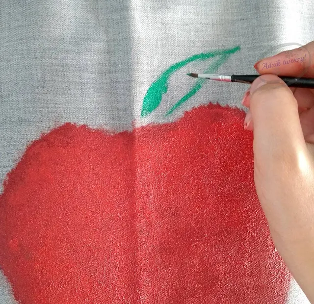 malowanie truskawki DIY na tkaninie - Adzik tworzy