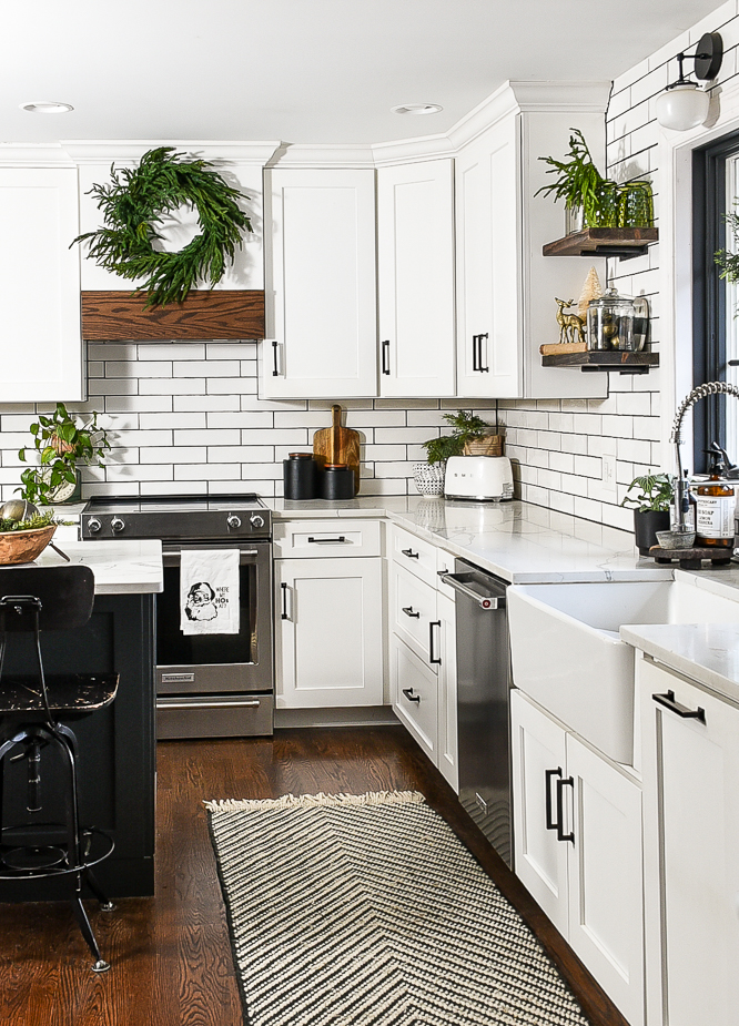 Neutral Christmas kitchen