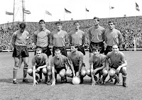 SELECCIÓN DE ITALIA - Temporada 1965-66 - Salvadore, Albertosi, Leoncini, Rosato, Facchetti y Burgnich; Sandro Mazzola, Lodetti, Bulgarelli, Meroni y Pascutti - U. R. S. S. 1 (Cislenko) ITALIA 0 - 16/07/1966 - Campeonato Mundial de Inglaterra 1966, fase de grupos - Sunderland, Inglaterra, Roker Park