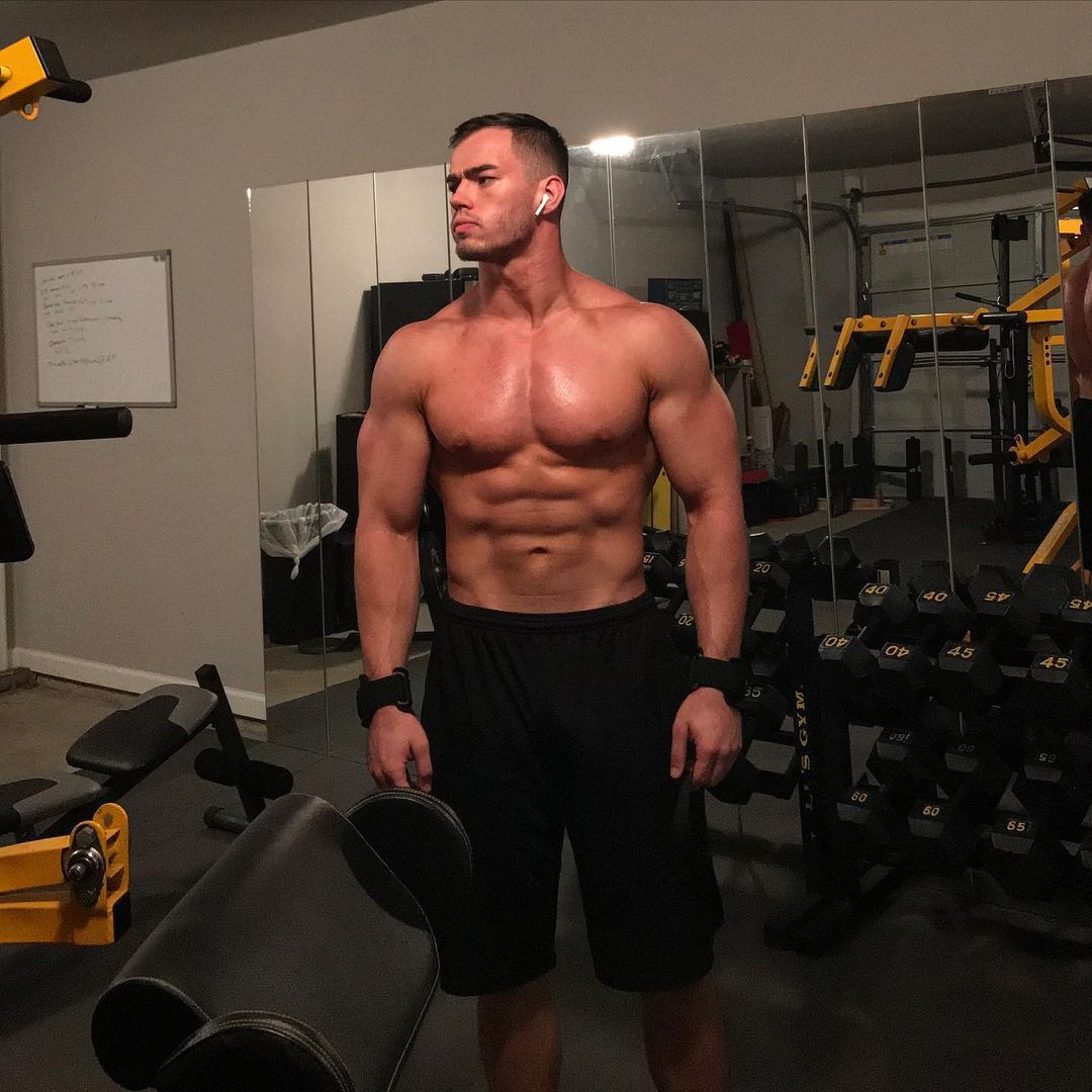 shirtless-hot-masculine-gym-man-austin-theory-strong-alpha-stud