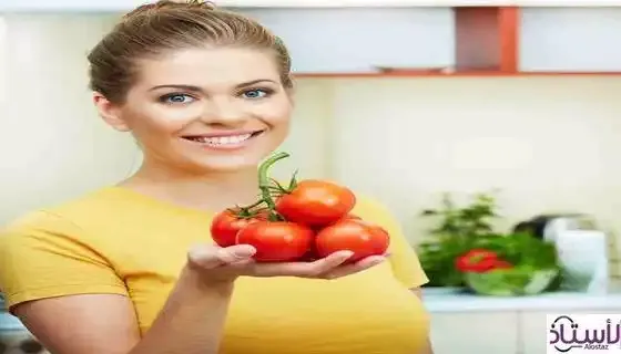 Tomato-for-peeling-and-whitening-the-skin