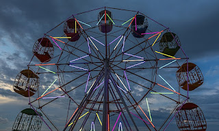 https://commons.wikimedia.org/wiki/File:Illuminated_Ferris_wheel_at_dusk_in_Vientiane,_Laos.jpg