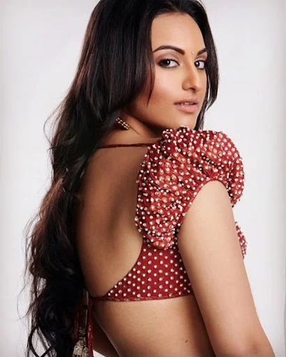 Sonakshi Sinha backless bollywood actress