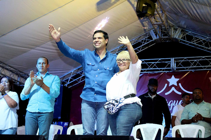 Encendido de luces en el Parque Duarte marca el inicio de la Navidad en San Juan de la Maguana.